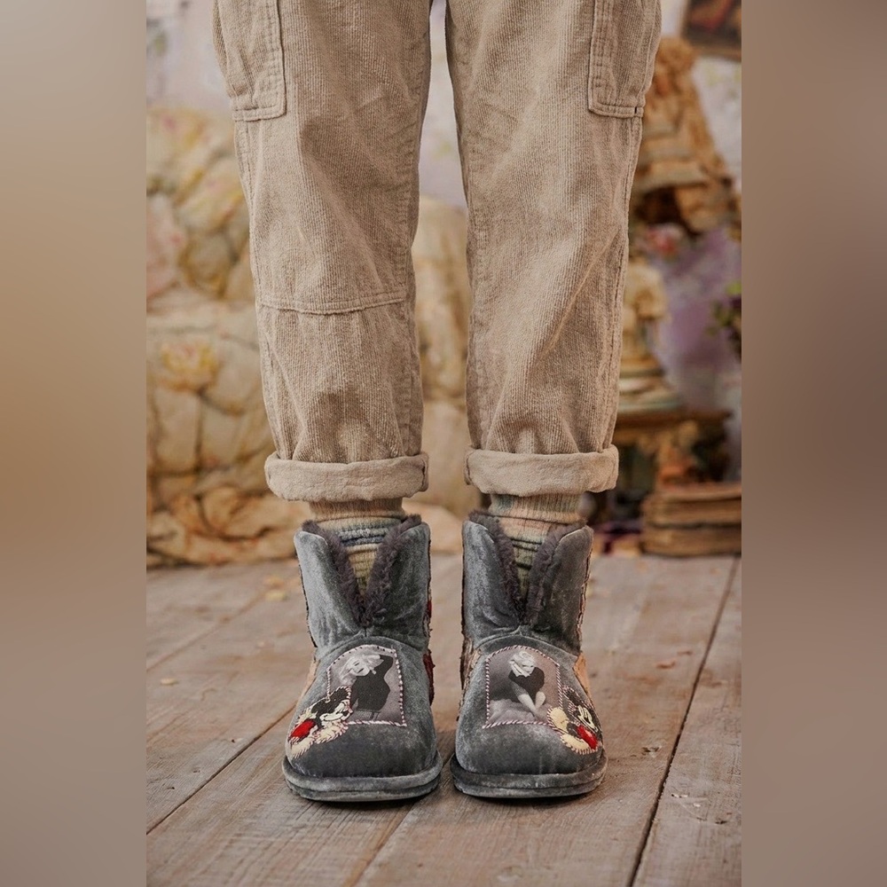 “Clochard de Luxe” shoes with Graphic Patches - Picture 3 of 12